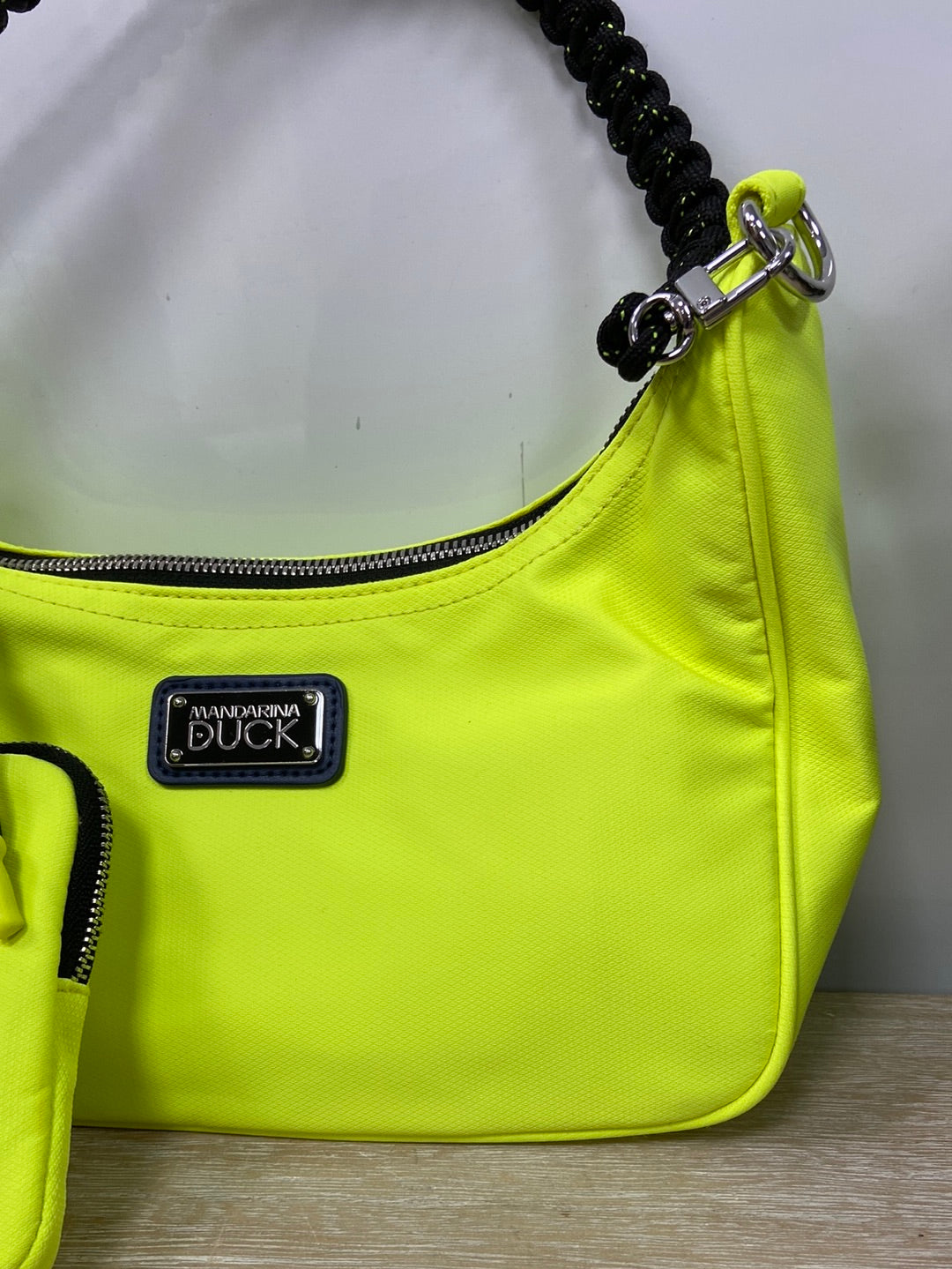 MANDARINA DUCK.Bolso amarillo flúor