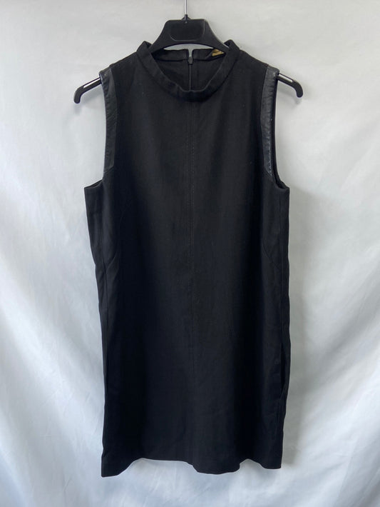 Massimo Dutti. Vestido negro detalle cuero T.38