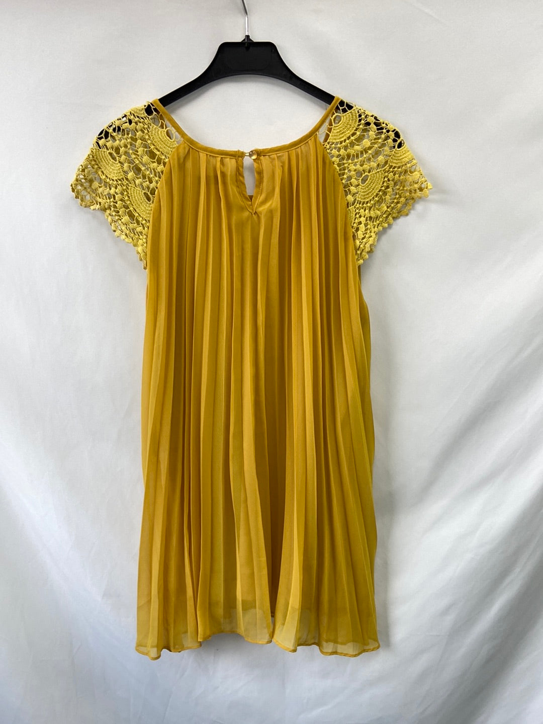 TENKI.Vestido amarillo plisado encaje T.M/L(s)