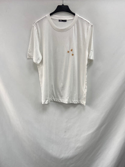 ZARA.Camiseta blanca flores bordadas T.M