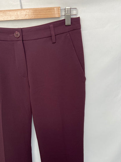 BENETTON.Pantalones vino pinzas T.38