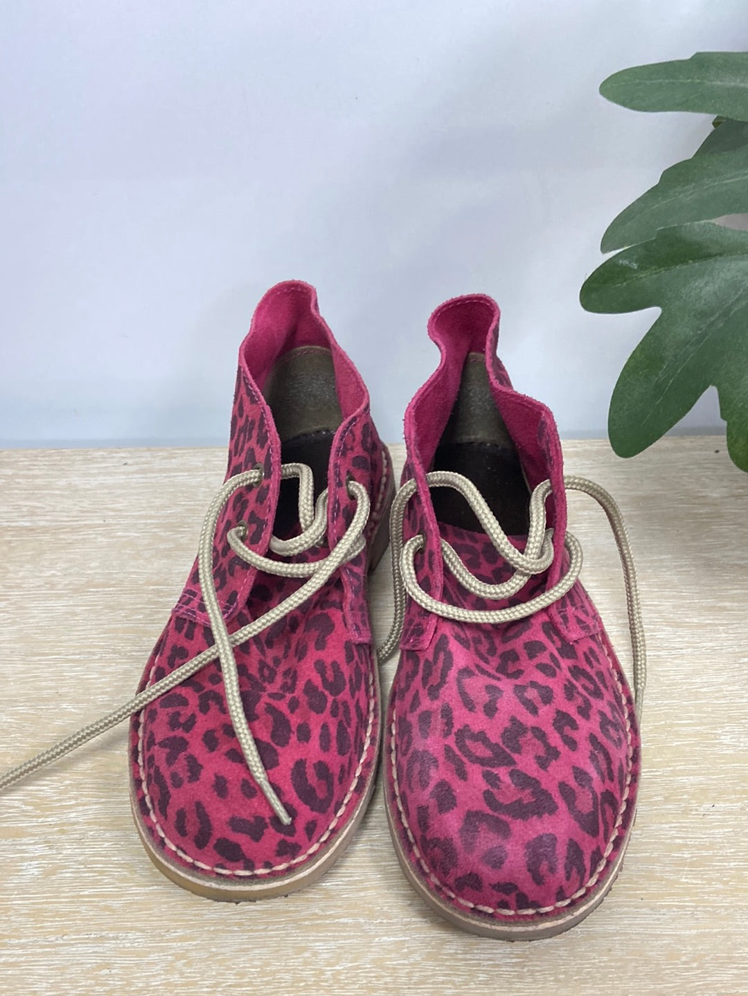 OTRAS. Botines animal print rosa T.35