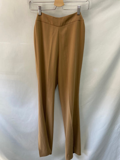 PEDRO DEL HIERRO. Pantalón pinzas camel T.36