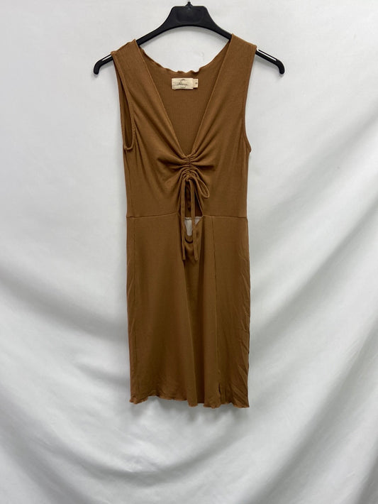 EBANIA.Vestido punto camel cut out T.s