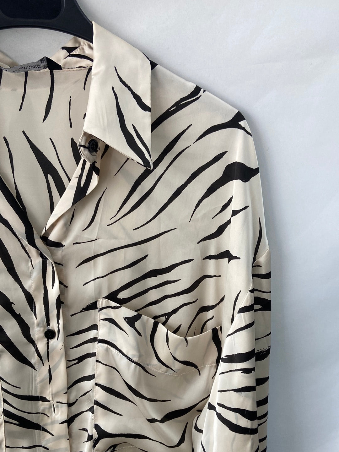 ZARA.Camisa animal print satinada T.S