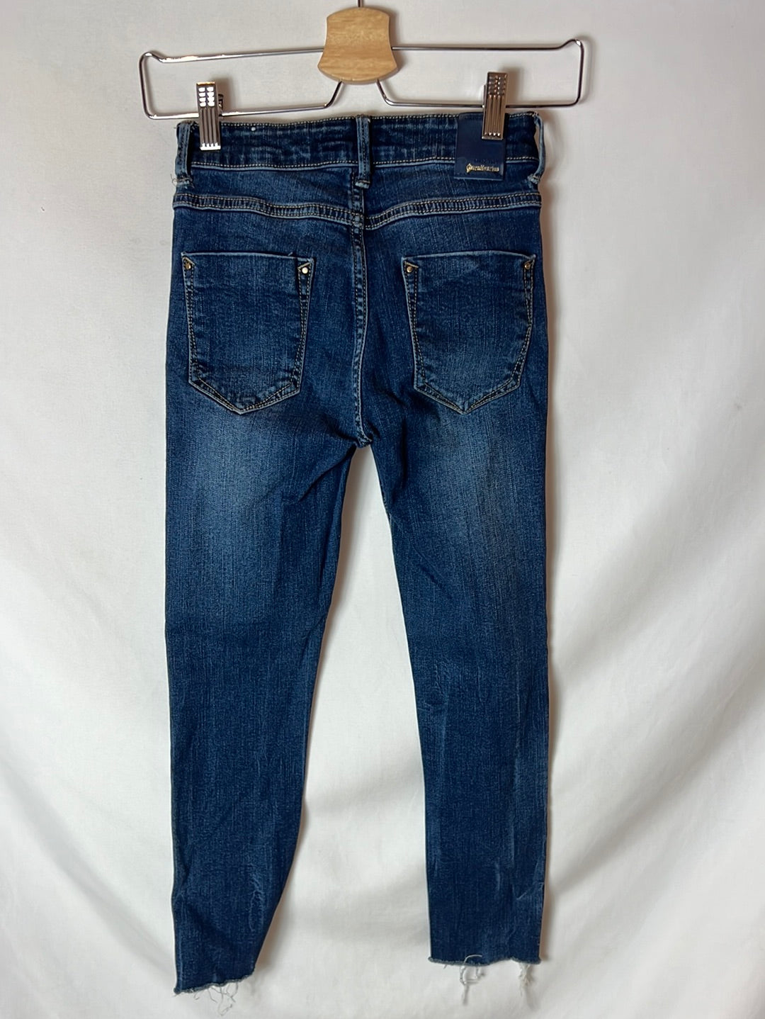 STRADIVARIUS. Pantalón denim efecto lavado T.32