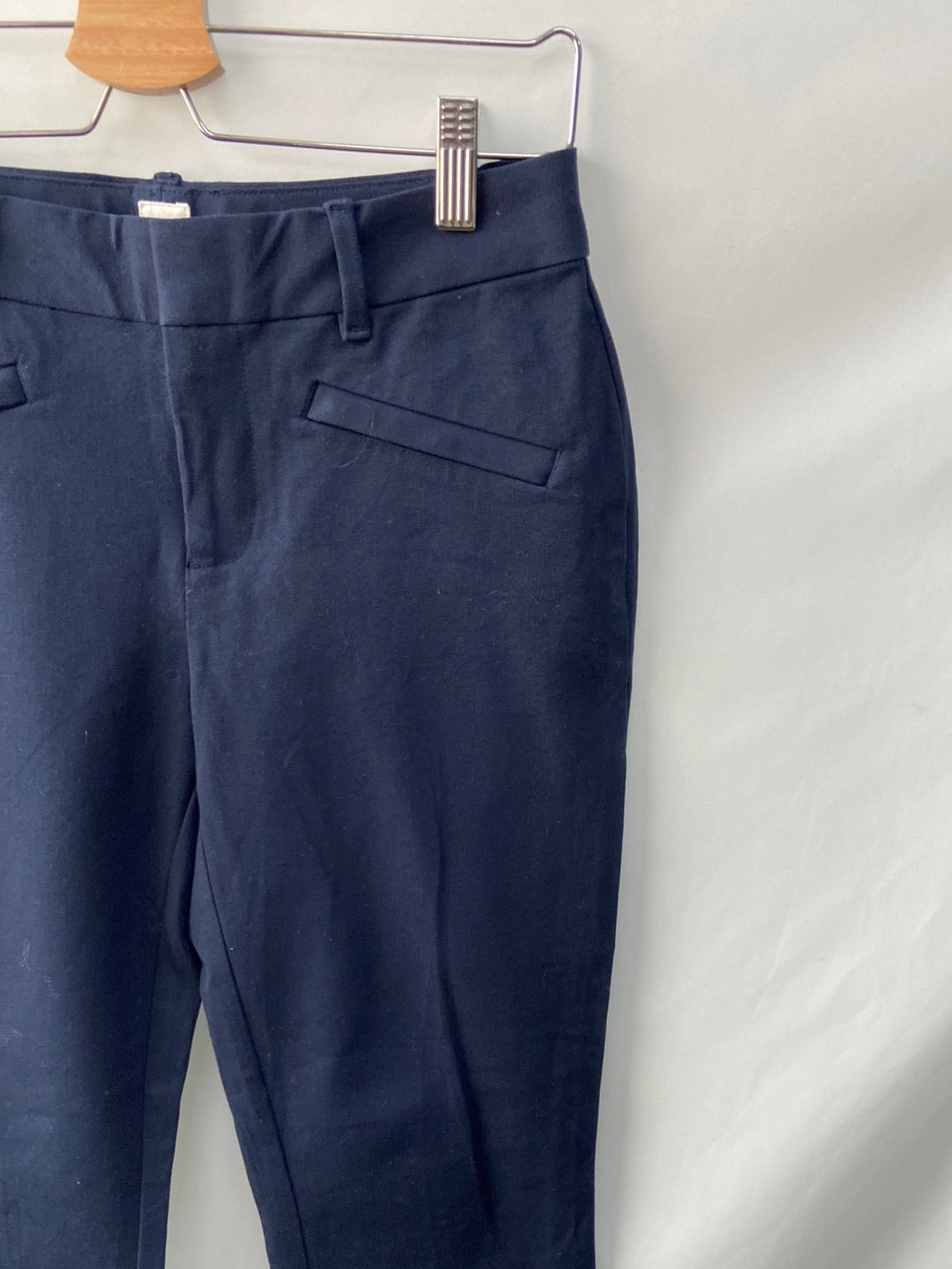 GAP. Pantalón azul T. S