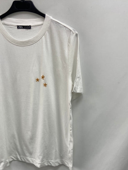 ZARA.Camiseta blanca flores bordadas T.M