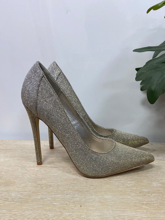 JUST FAB. Stiletto plateado  38