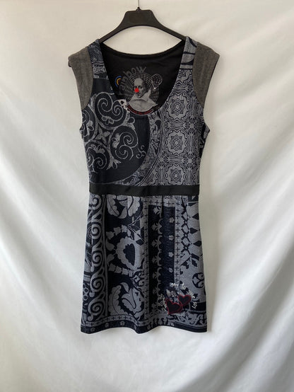 DESIGUAL. Vestido gris T.m