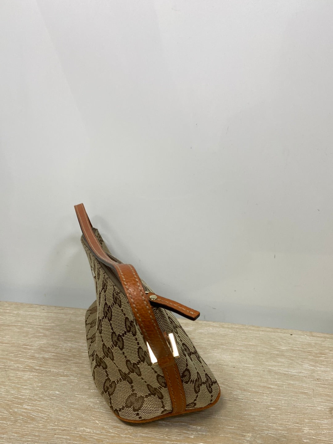 GUCCI. Bolso beige anagrama