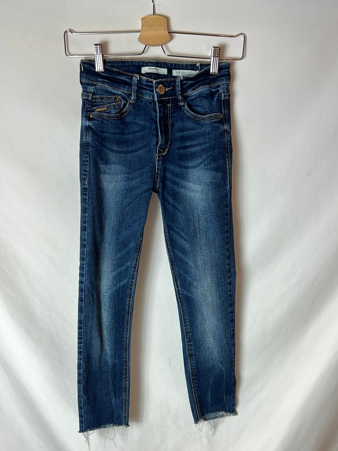 STRADIVARIUS. Pantalón denim efecto lavado T.32