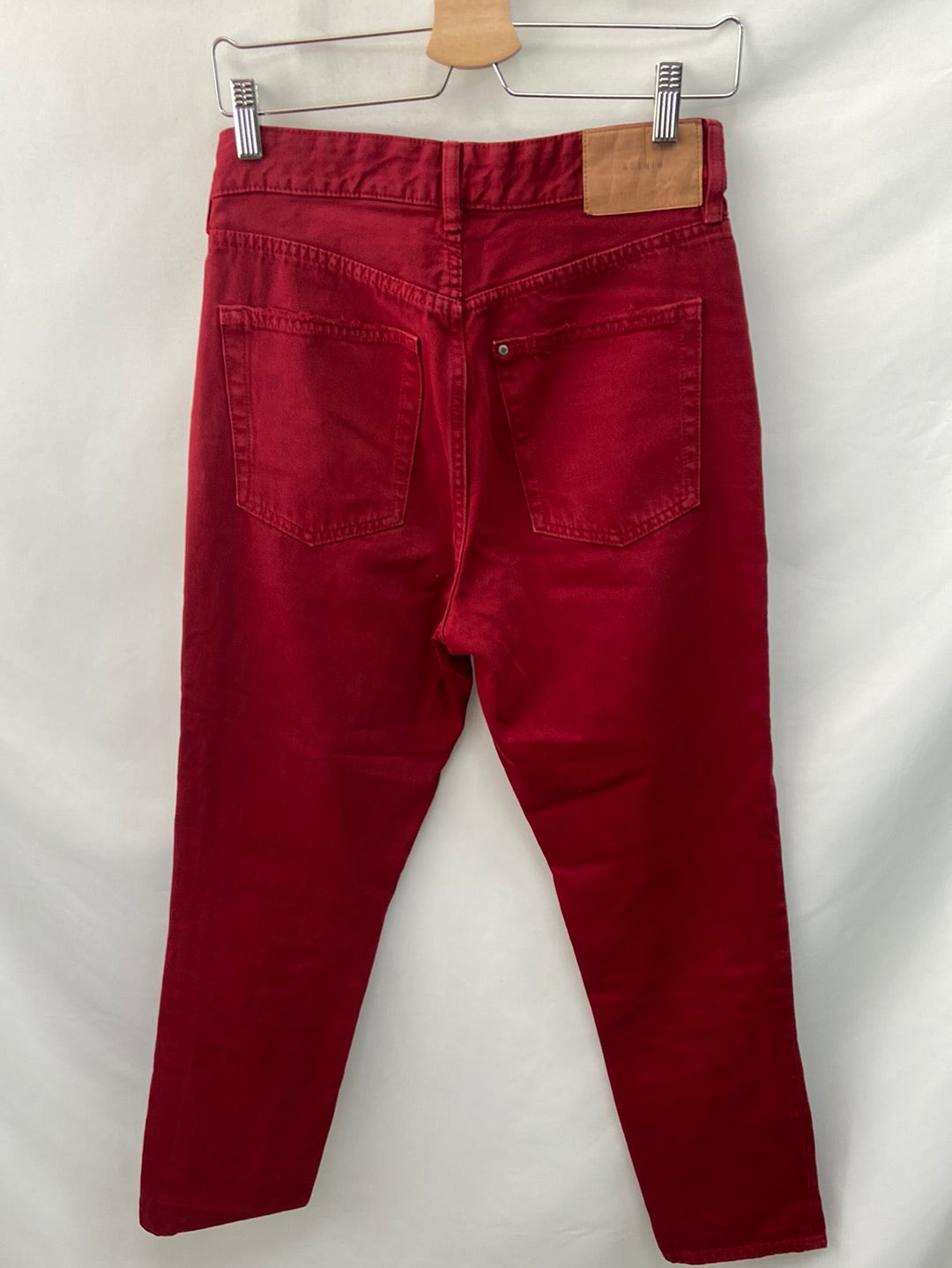 H&M. Pantalón rojo T.38