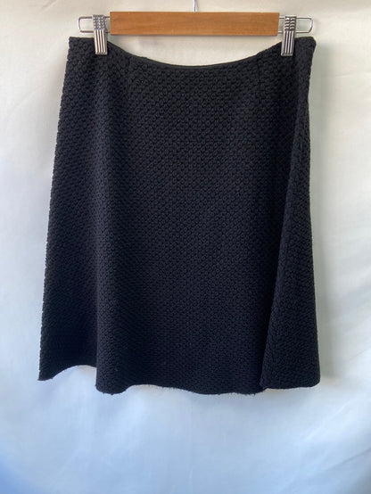 EMPORIO ARMANI. Falda corta negra textura T.44