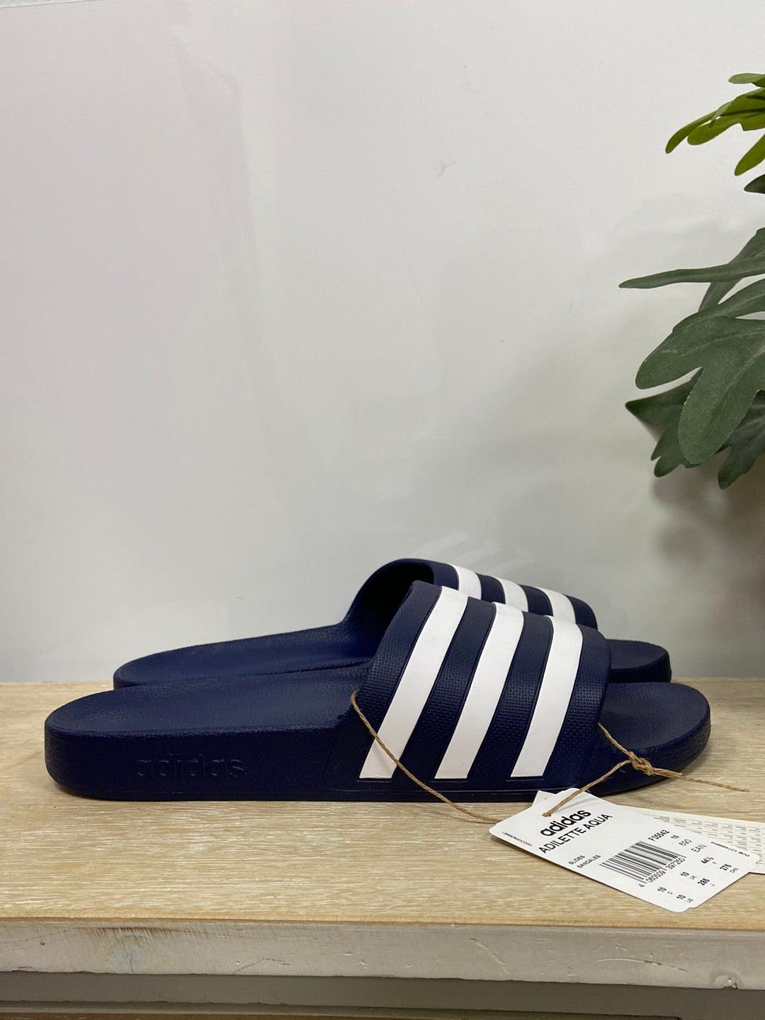 ADIDAS. Chanclas azules T.44,5