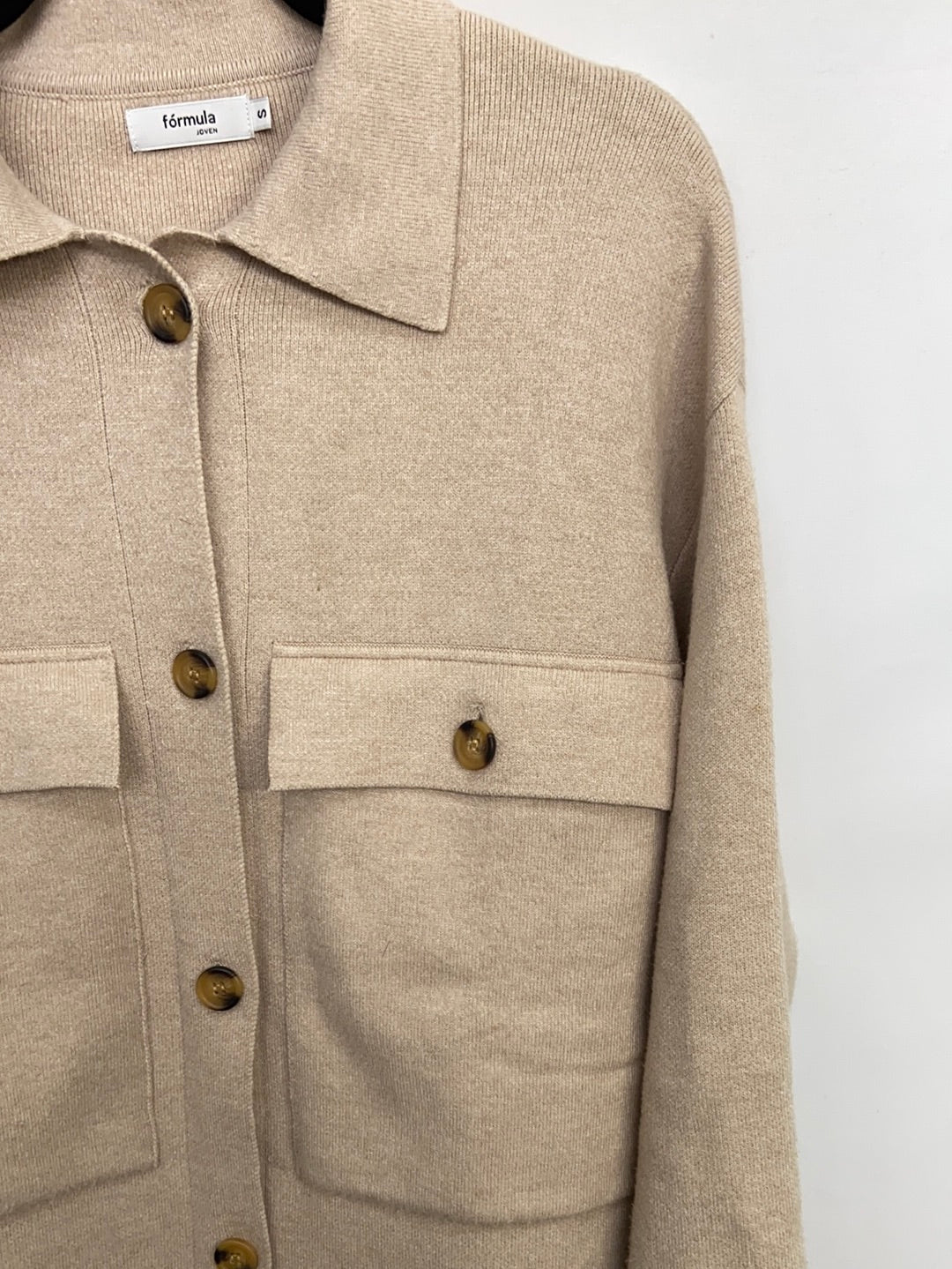 FÓRMULA JOVEN.Chaqueta beige punto gordita T.a oversized