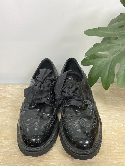 PRADA. Zapatos oxford