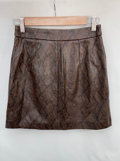 STRADIVARIUS.Falda corta Polipiel animal printT.34