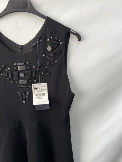 ZARA. Top negro pedrería T.XS