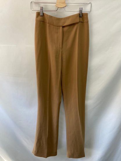 PEDRO DEL HIERRO. Pantalón pinzas camel T.36