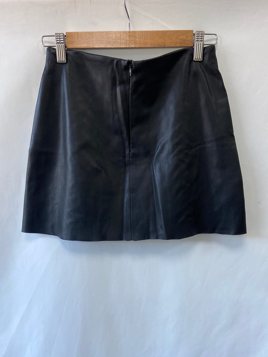 ZARA.Falda corta negra polipiel T.XS