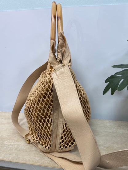 CULTO.Bolso beige rejilla