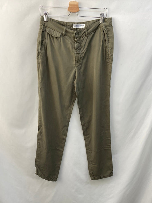 ZARA. Pantalón fluido verde T.38