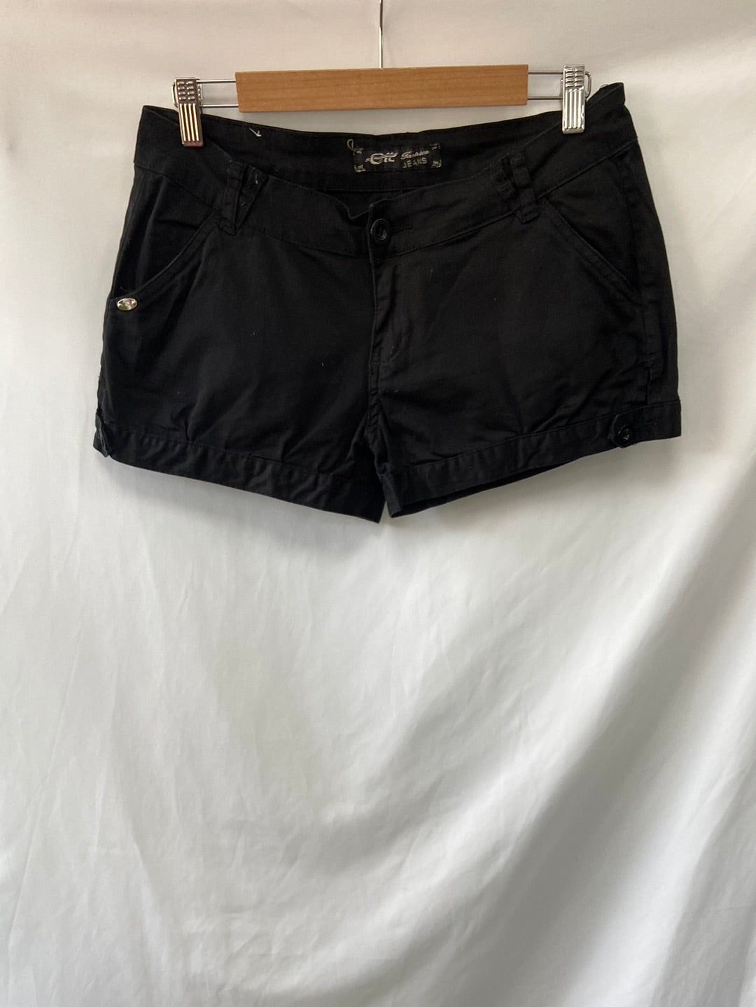 OTRAS.Shorts negros T.40