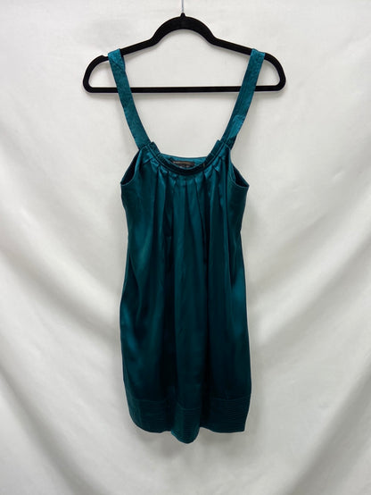 BCBG.Vestido verde satinado T.Xs