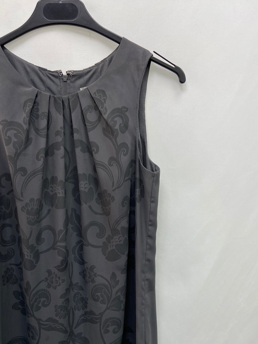 H&M. Vestido corto gris estampado T.32