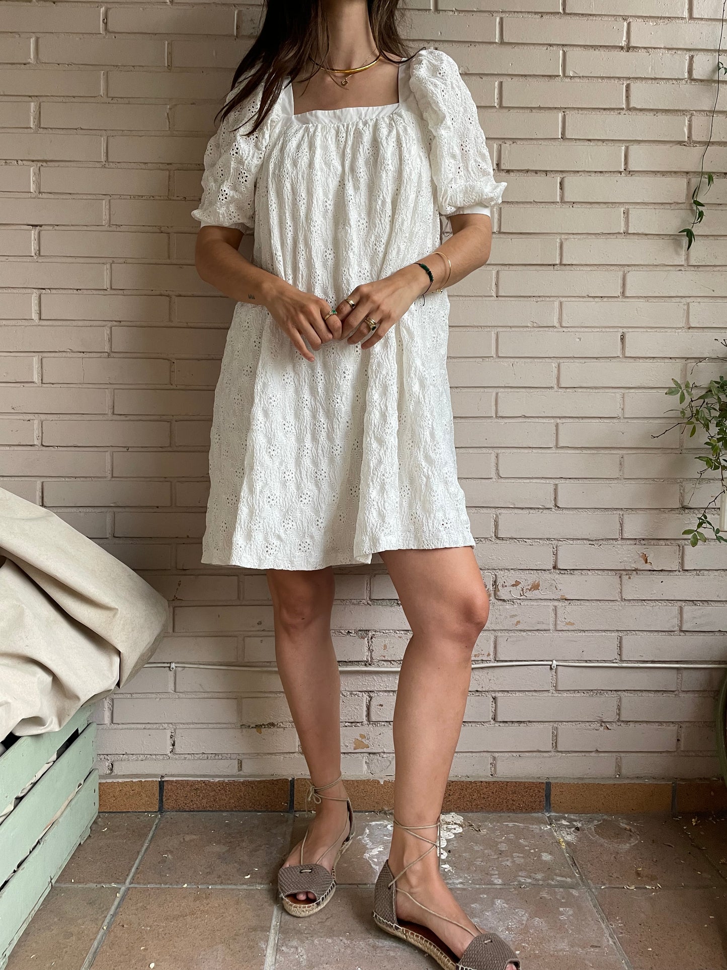 MAEVE x ANTHROPOLOGY. Vestido blanco troquelado T.s