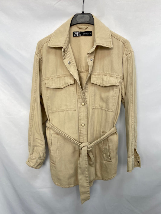 ZARA.Camisa/sobrecamisa beige cinturón T.xs