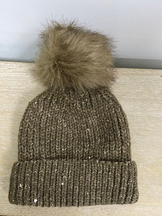 OTRAS.Gorro beige pompón