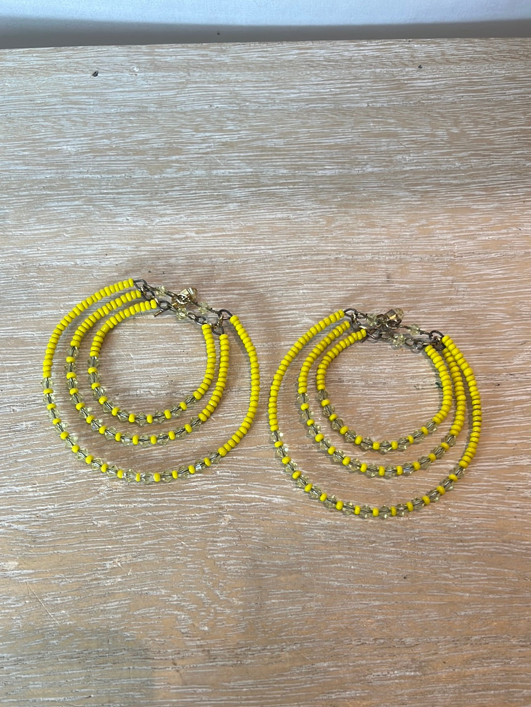 FAHOMA. Pendientes amarillos