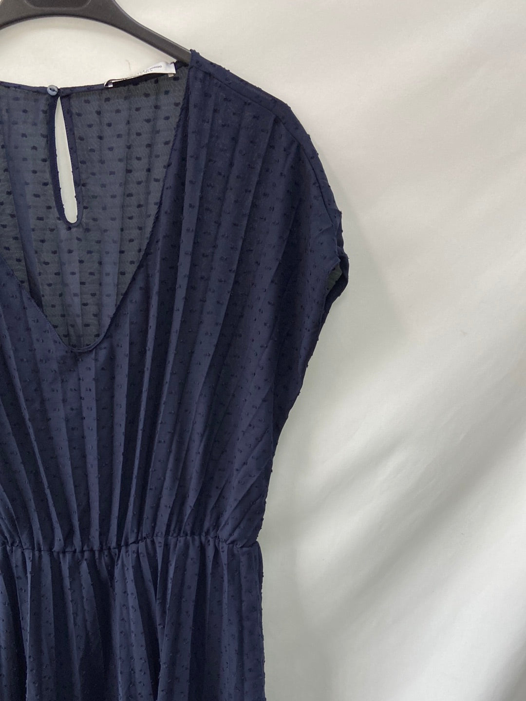 VIOLETA BY MANGO. Vestido plumeti talla M