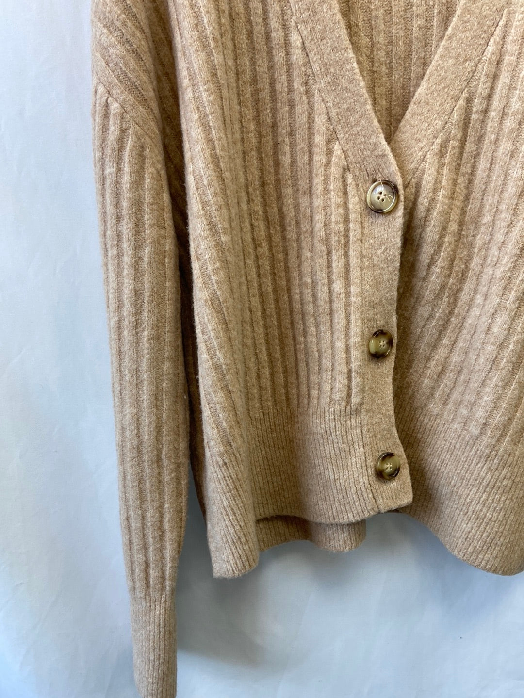 ZARA.Cárdigan beige botones T.M