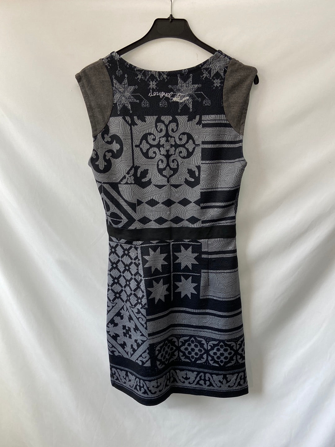 DESIGUAL. Vestido gris T.m