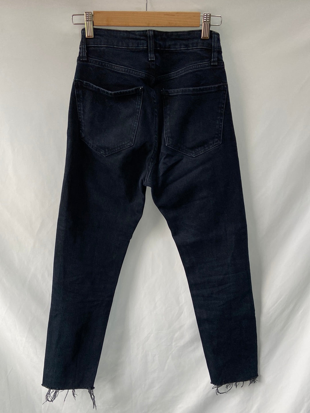 ZARA.Pantalones denim oscuro T. 34