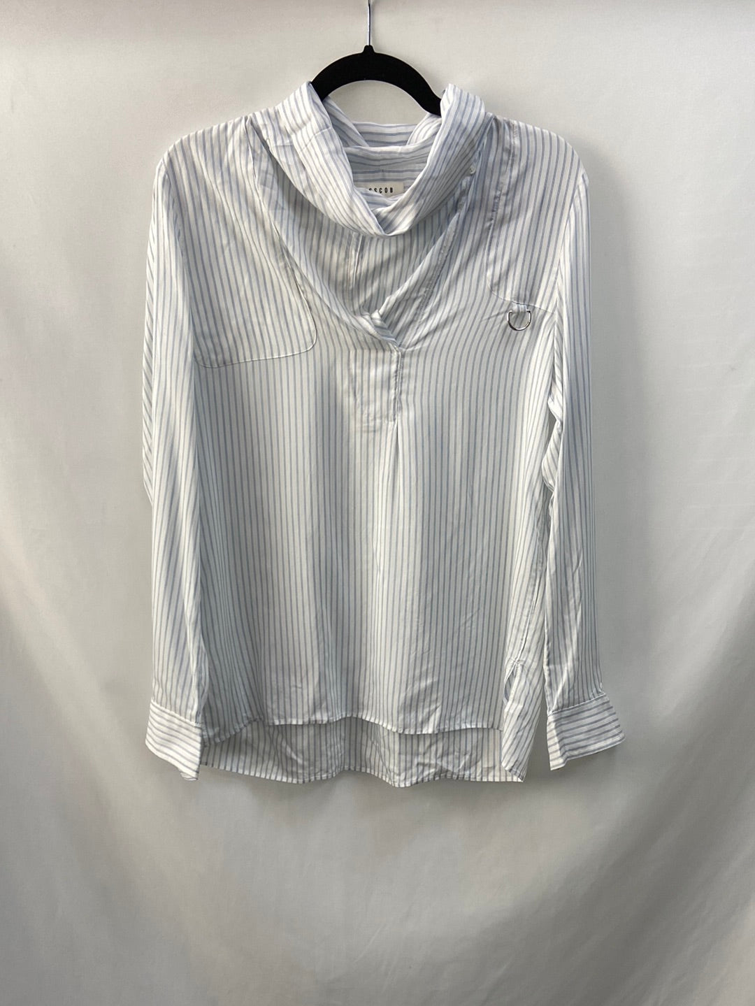 MASSCOB.Blusa blanca cuello T.M