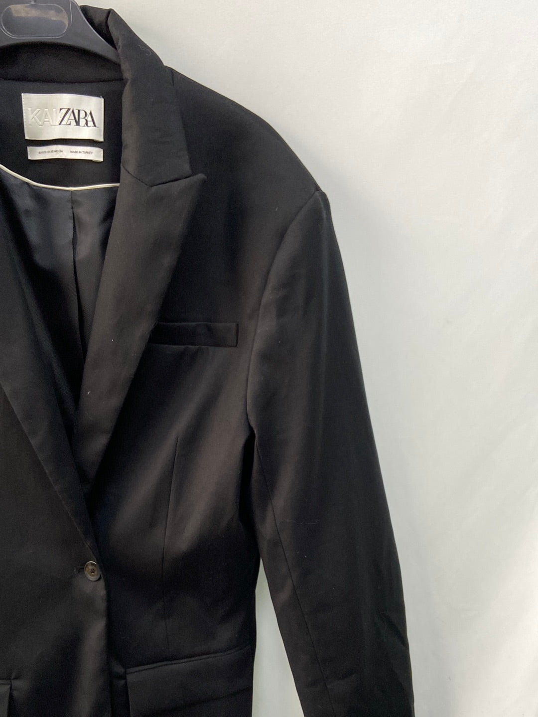 ZARA KAIA.Blazer negra entallada T.xs