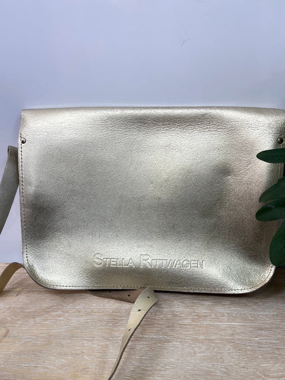 STELLA RITTAWAGEN. Bolso dorado (tara)