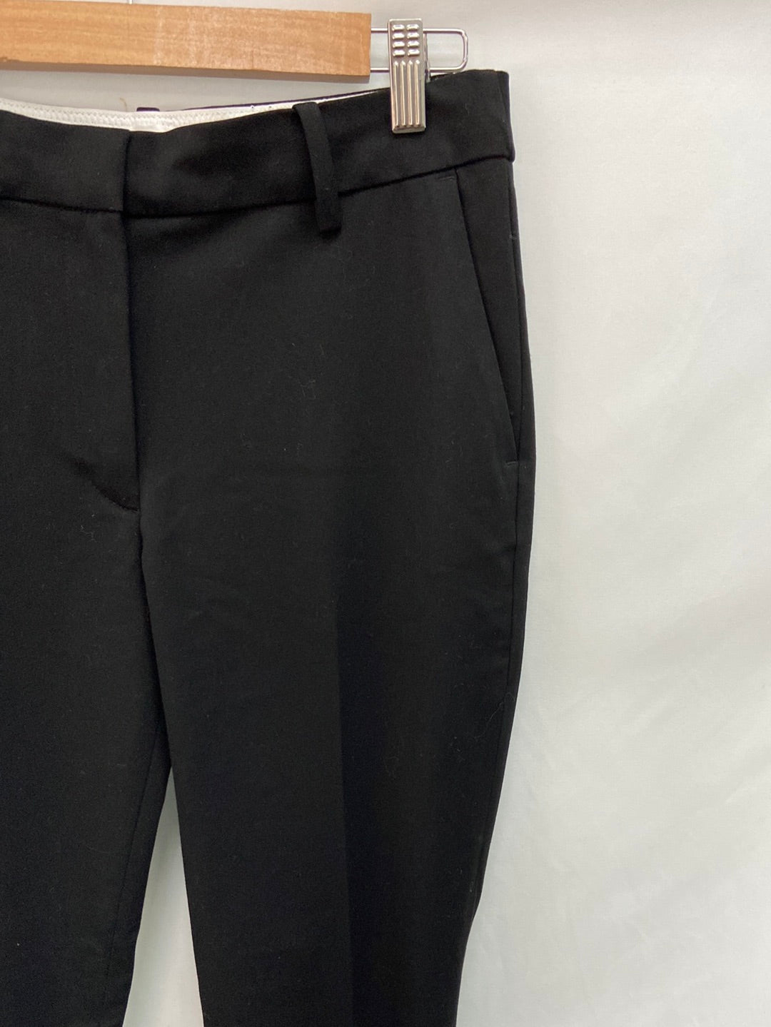 H&M. Pantalón negro de vestir T.38